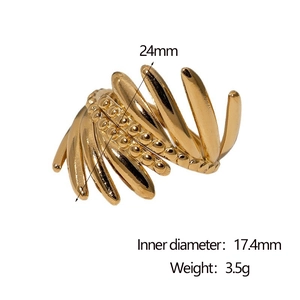 Detail of 18k gold wheat grain ring showing 17.4mm inner diameter and 3.5g weight