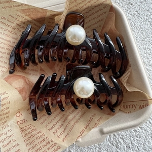 French Retro Tortoiseshell Hair Claw Clip With Large Artificial Pearl Elegant Non-Slip Hair Accessory For Women Thick Hair