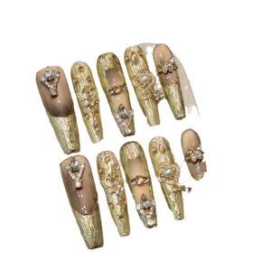 Luxuriöse Vintage-Gold-Handmade-Nägel zum Aufdrücken mit 3D-Strasssteinen und Perlenblumen