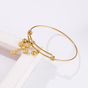 Bracciale regolabile minimalista in acciaio dorato con ciondolo a croce e motivo rosa