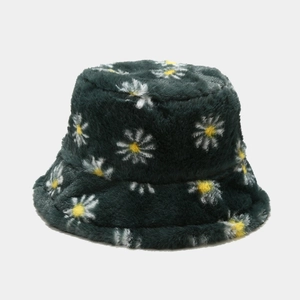 Cappello a secchiello in finta pelliccia verde scuro con motivi a margherite per l'inverno