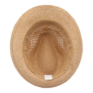 Vue détaillée de l'intérieur montrant le tressage en paille et le bandeau du chapeau