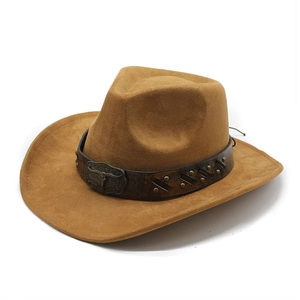 Cappello da cowboy western classico in camoscio marrone con fibbia a testa di toro e borchie