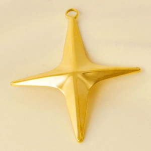 Polished 18k gold plated 304 stainless steel star pendant with smooth metallic finish