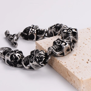 Vintage skull link bracelet in antique silver finish for men with toggle clasp