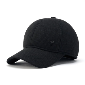 Men's winter thermal baseball cap in black wool with ear protection and metal T logo