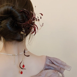 Detailed close-up of Lycoris tassel hair stick with red petal accents and golden chains