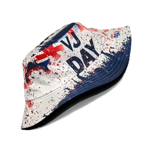 Détail du chapeau bob graffiti VJ DAY montrant l'imprimé street art style Union Jack