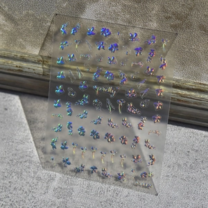 Holografischer Laser-Nagelaufkleber mit Schmetterlingen und Blumen auf transparentem Grund