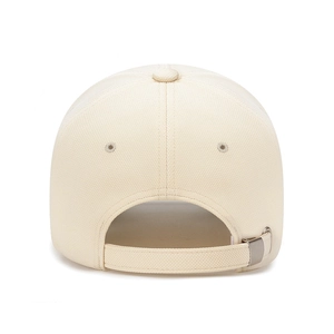 Vista posteriore del cappellino da baseball in cotone crema con cinturino regolabile