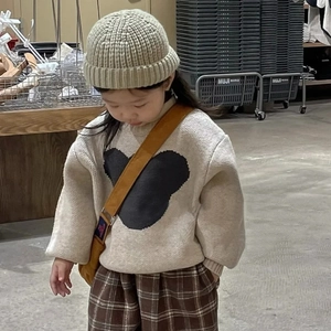 Jersey de punto crema para niños con gráfico de ratón y gorro de punto a juego