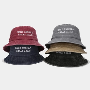 Cinq bobs vintage en coton lavé de couleurs assorties avec broderie personnalisée