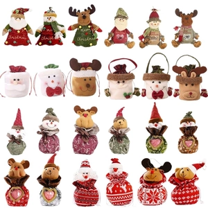 Vielfalt an Weihnachts-Geschenktüten mit Kordelzug, Weihnachtsmann-, Schneemann- und Rentier-Motiven