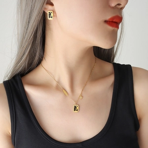 Collier Et Boucles D'oreilles À Pendentif Carré Étoile Lune Mode Vintage Acier Titane Plaqué Or 18K Émail Noir Inscription Lucky Femmes