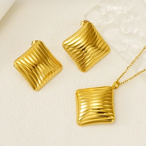 Golden stainless steel jewelry set with square striped texture necklace and stud earrings