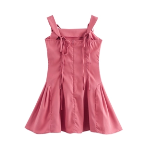 Mini robe d'été rose avec lacets, jupe plissée et taille cintrée au design minimaliste