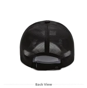 Rückansicht der schwarzen Mesh-Baseballkappe mit verstellbarem Klettverschlussriemen