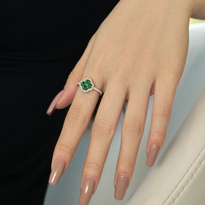 Detailed view of S925 silver four-leaf clover ring with green zircon and sparkling diamonds