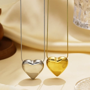 Collier Pendentif Cœur en Acier Inoxydable pour Femme Plaqué Or 18K Poli Miroir Chaîne de Serpent Bijoux Minimalistes Cadeau