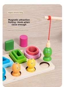 Nahaufnahme von geometrischen Holzblöcken und Angelspiel-Set für die frühkindliche Bildung