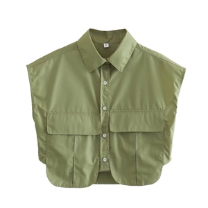 Short sleeveless Y2K utility shirt in grass green with button-down front and large flap pockets