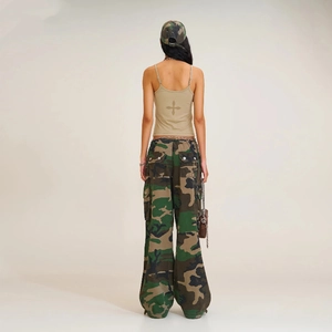 Débardeur kaki style urbain avec motif étoile au dos et pantalon cargo camouflage