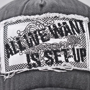 Casquette baseball en coton noir délavé vintage avec patch brodé et effiloché