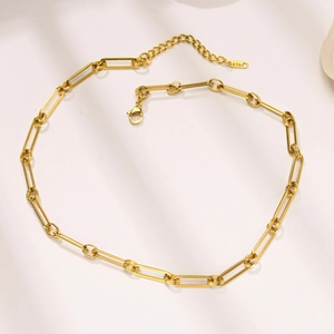 Detail of 18K gold paperclip chain necklace with lobster clasp and extension link