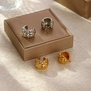 Boucles D'oreilles Créoles En C En Acier Inoxydable Plaqué Or 18K Rétro Texture Grillagée Géométrique Mode Pour Femmes