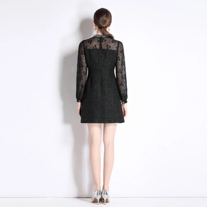 Robe élégante en tweed noir avec manches en dentelle et sequins vue de l'arrière