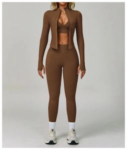 Ensemble de yoga 3 pièces sans couture avec veste marron, brassière et legging taille haute