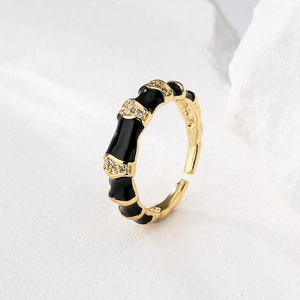Bamboo style adjustable ring in 18K gold plated copper with black enamel and zircon