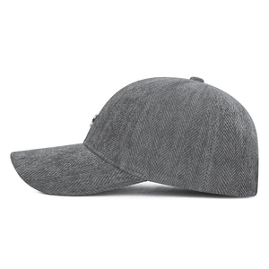 Casquette de baseball grise élégante à motif chevrons avec détail nœud métallique