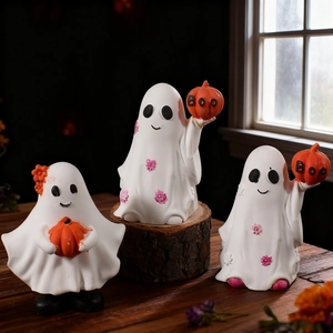 Set di figurine di fantasmi con zucche e dettagli floreali per decori di Halloween