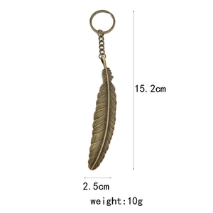 Detail view of vintage bronze feather keychain with 15.2cm length and 10g weight specifications