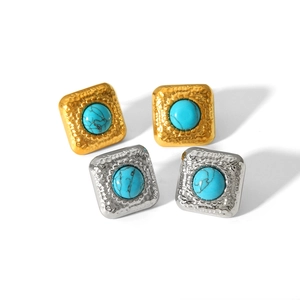 Boucles d'oreilles vintage en acier inoxydable avec turquoises rondes et fini martelé