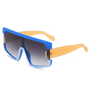 Occhiali da sole oversize alla moda con montatura blu color-block e stanghette arancioni
