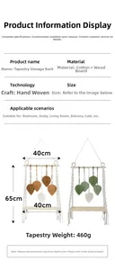 Détails des feuilles tissées et de l'étagère en bois sur la tapisserie murale en macramé