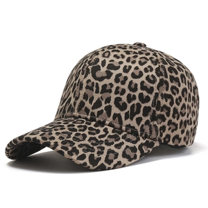 Casquette de baseball imprimé léopard pour femme avec visière courbée et style à six panneaux