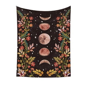 Tenture bohème avec phases de lune et motifs floraux colorés pour décoration murale