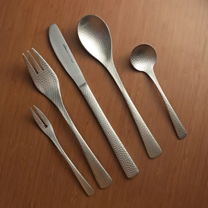 5-piece matte 304 stainless steel cutlery set with elegant hammered texture on wooden table