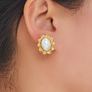 Elegant vintage stainless steel earrings with oval pearls and gold wavy border