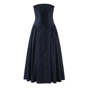 Robe longue bustier bleu marine avec détail de laçage vintage au dos sur fond blanc pur