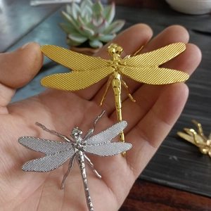 Golden and silver dragonfly tea pet ornaments with textured wings for Kung Fu tea set