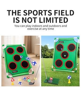 Golf-Chipping-Set mit Zielnetz, Kunstrasenmatte, Golfschläger und bunten Übungsbällen
