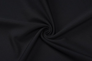 Nahaufnahme der schwarzen Strickstoffstruktur mit weichem Fall und feiner Webart