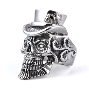 Retro punk stainless steel skull ring with top hat in vintage silver finish
