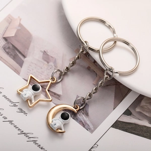 Creative Astronaut Keychain For Couples Friends Zinc Alloy Space Theme Moon Star Spaceman Bag Pendant Car Key Ring Gift