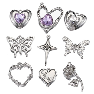 Lot de 9 breloques Y2K argentées avec cœurs en cristal violet, papillons et étoiles
