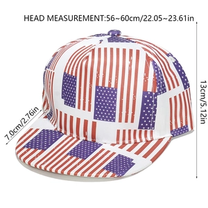 Vista detallada de la gorra de béisbol de ala plana con bandera americana y dimensiones